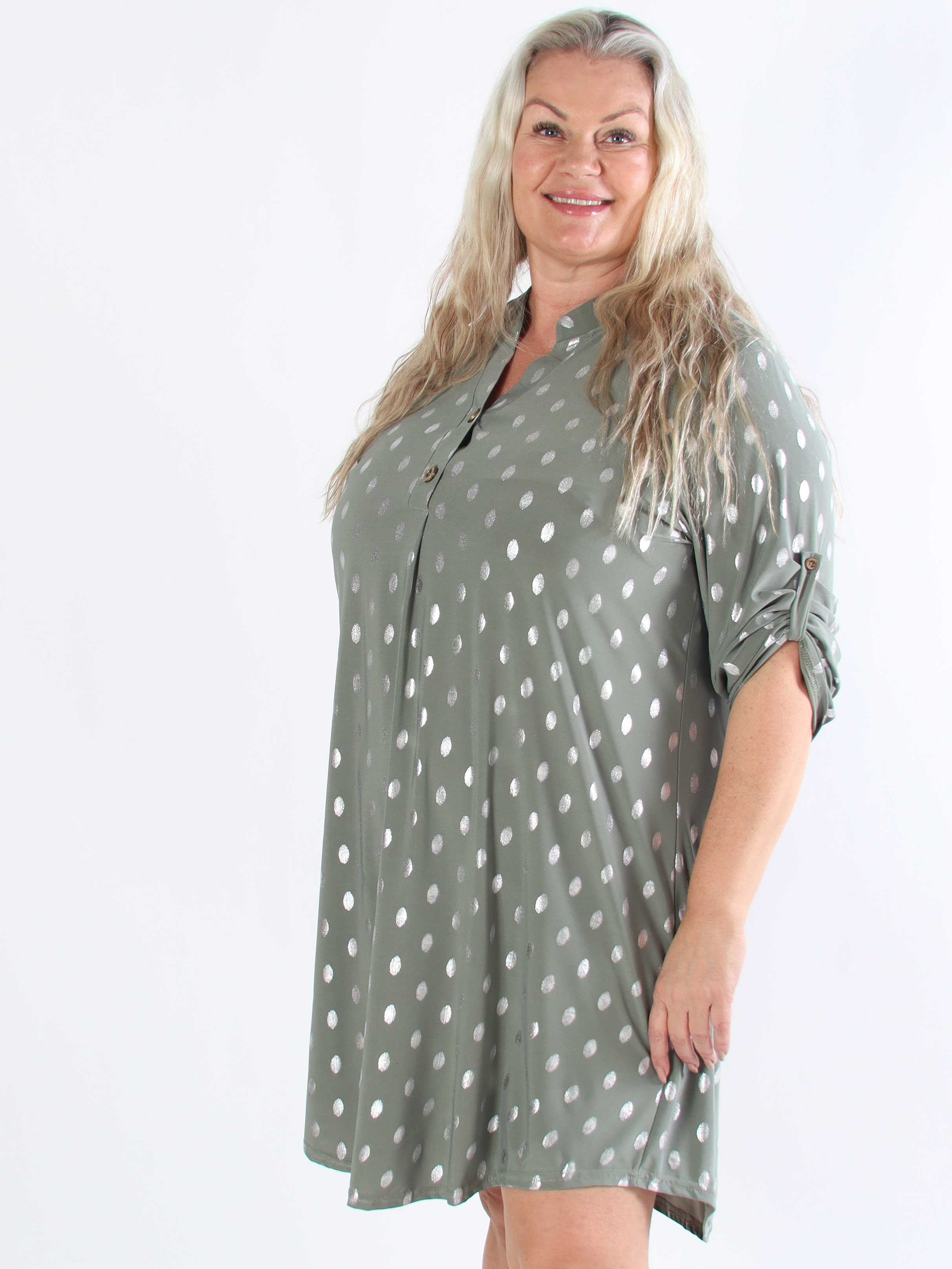 Ebba Silver Long - Elastisk plus size kjole med sølv prikker